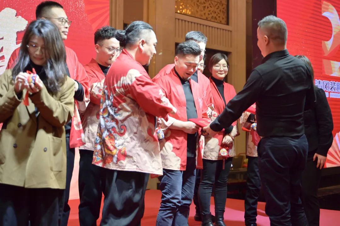 龍騰年·秉初心·創(chuàng)未來(lái)|清風(fēng)裝飾25周年主題年會(huì)圓滿(mǎn)成功！