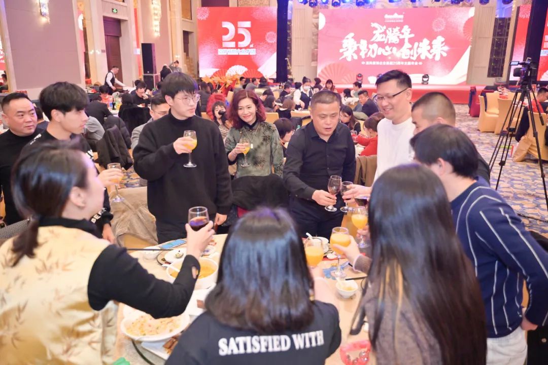龍騰年·秉初心·創(chuàng)未來(lái)|清風(fēng)裝飾25周年主題年會(huì)圓滿(mǎn)成功！