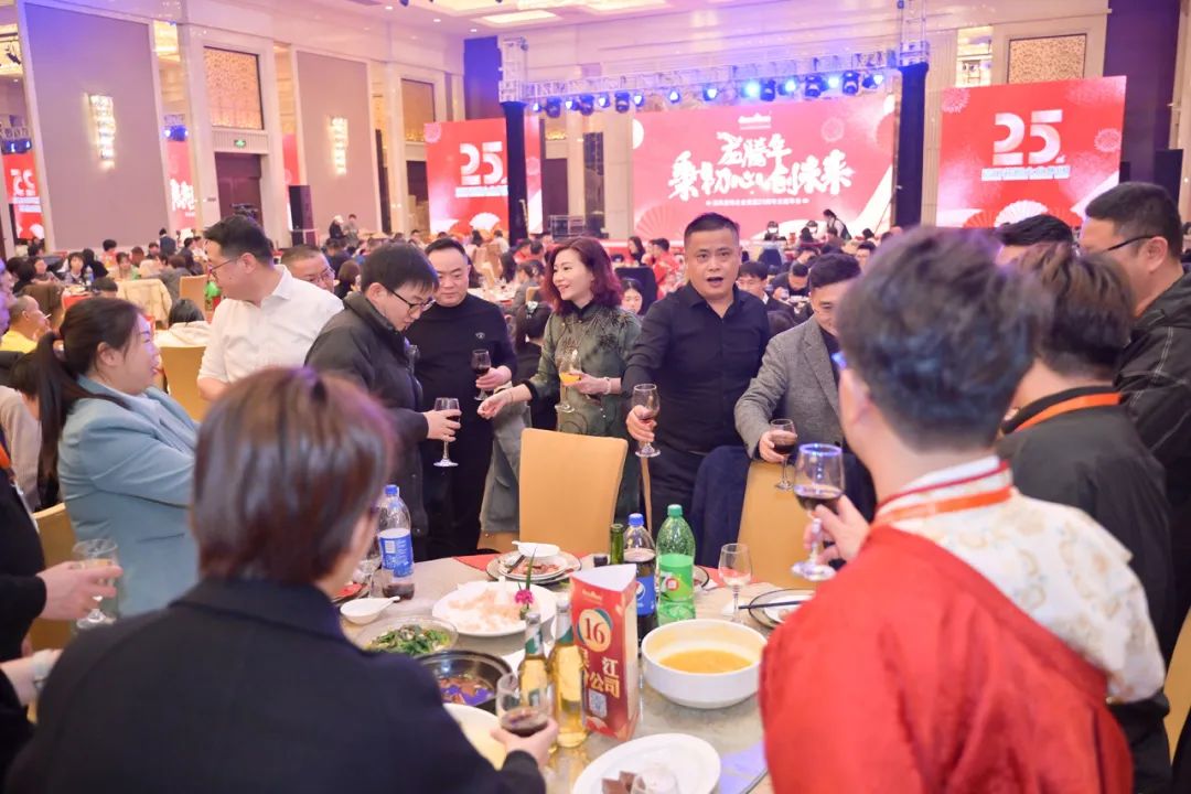 龍騰年·秉初心·創(chuàng)未來(lái)|清風(fēng)裝飾25周年主題年會(huì)圓滿(mǎn)成功！