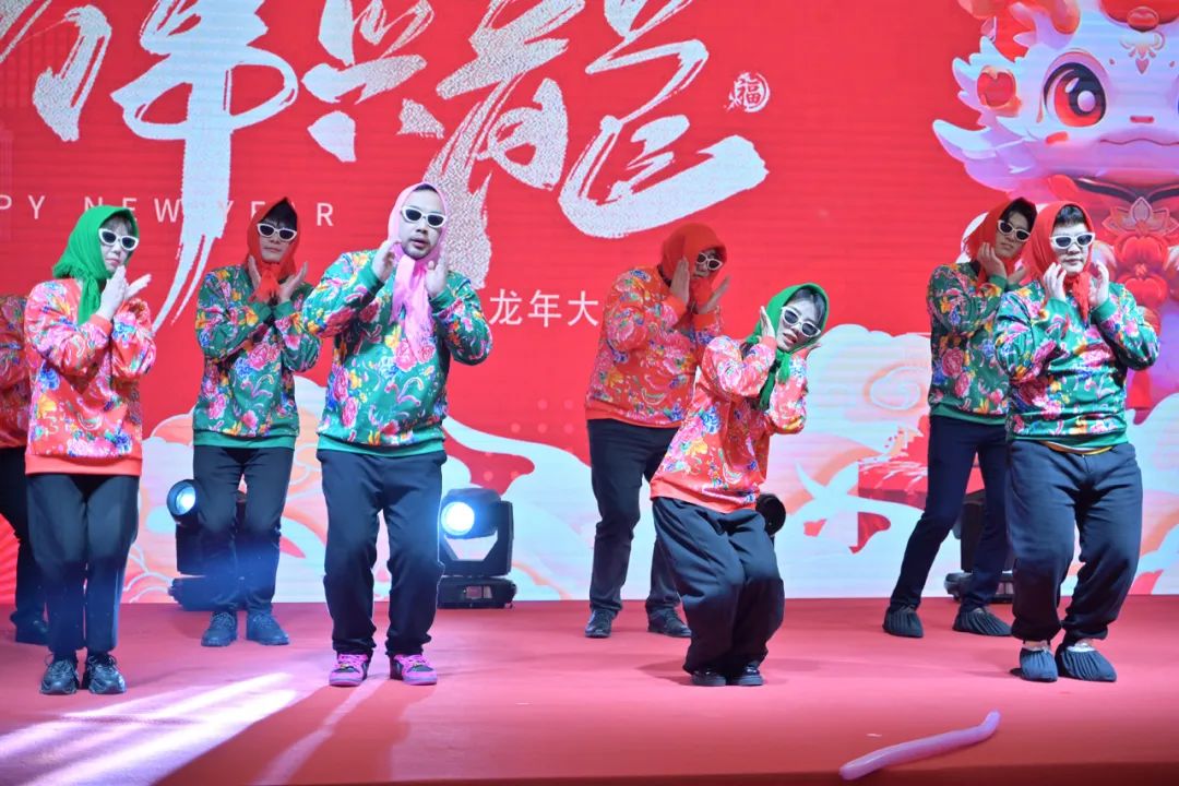 龍騰年·秉初心·創(chuàng)未來(lái)|清風(fēng)裝飾25周年主題年會(huì)圓滿(mǎn)成功！