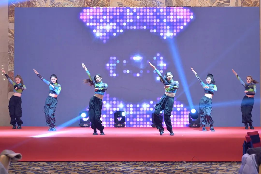 龍騰年·秉初心·創(chuàng)未來(lái)|清風(fēng)裝飾25周年主題年會(huì)圓滿(mǎn)成功！