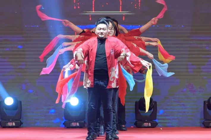 龍騰年·秉初心·創(chuàng)未來(lái)|清風(fēng)裝飾25周年主題年會(huì)圓滿(mǎn)成功！