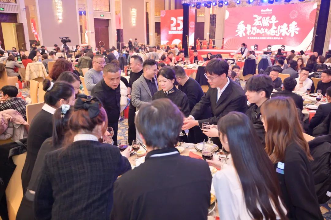 龍騰年·秉初心·創(chuàng)未來(lái)|清風(fēng)裝飾25周年主題年會(huì)圓滿(mǎn)成功！