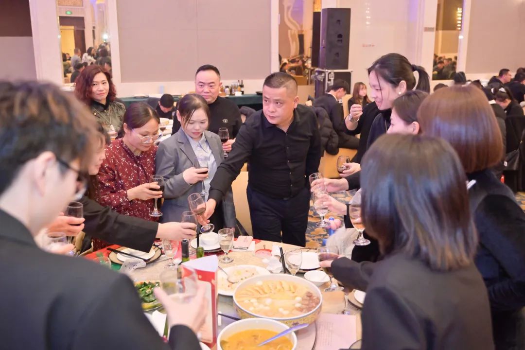 龍騰年·秉初心·創(chuàng)未來(lái)|清風(fēng)裝飾25周年主題年會(huì)圓滿(mǎn)成功！