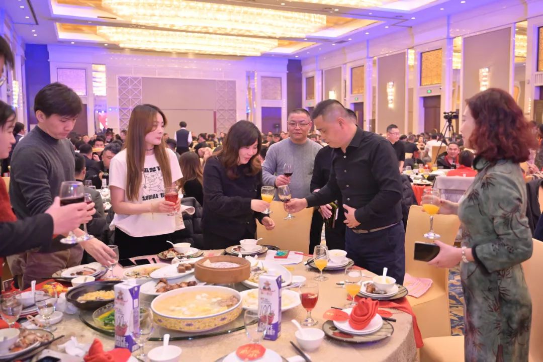 龍騰年·秉初心·創(chuàng)未來(lái)|清風(fēng)裝飾25周年主題年會(huì)圓滿(mǎn)成功！