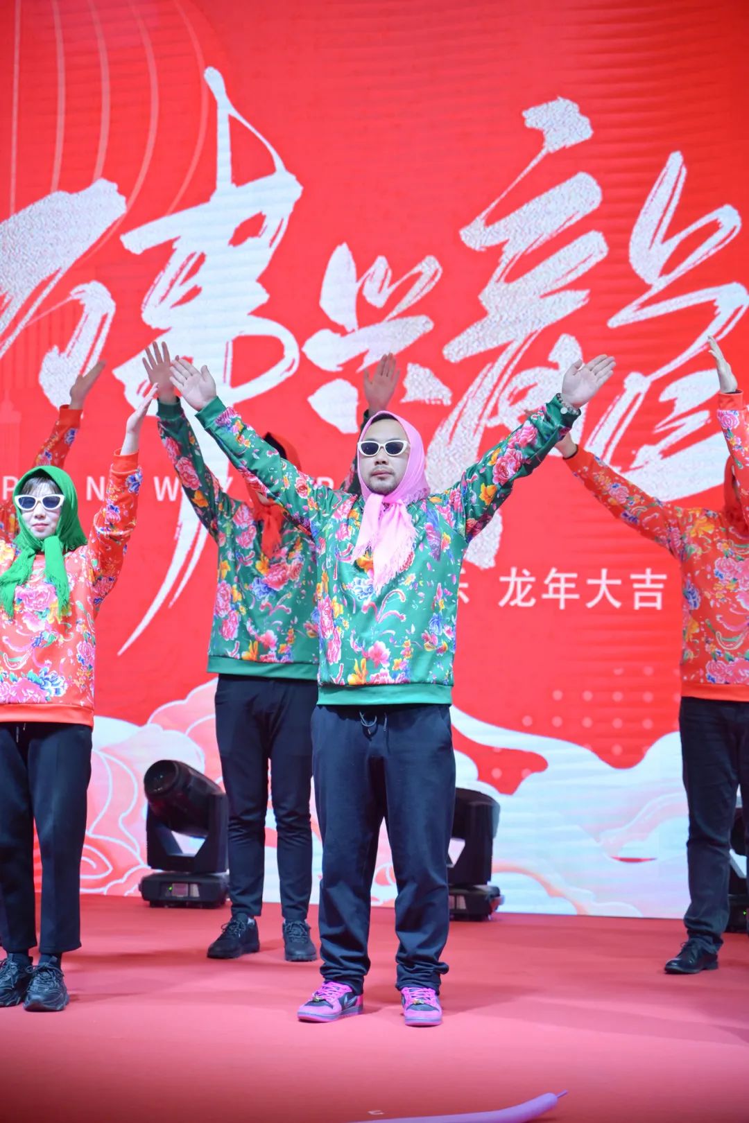 龍騰年·秉初心·創(chuàng)未來(lái)|清風(fēng)裝飾25周年主題年會(huì)圓滿(mǎn)成功！