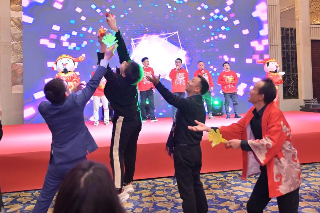 龍騰年·秉初心·創(chuàng)未來(lái)|清風(fēng)裝飾25周年主題年會(huì)圓滿(mǎn)成功！