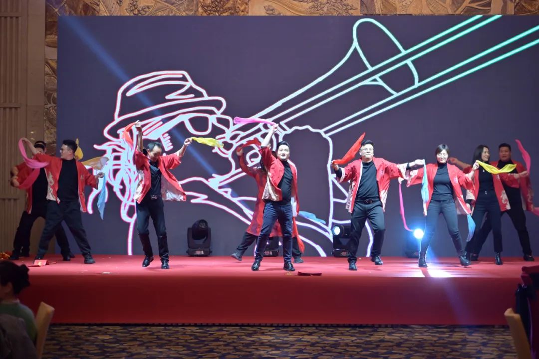 龍騰年·秉初心·創(chuàng)未來(lái)|清風(fēng)裝飾25周年主題年會(huì)圓滿(mǎn)成功！