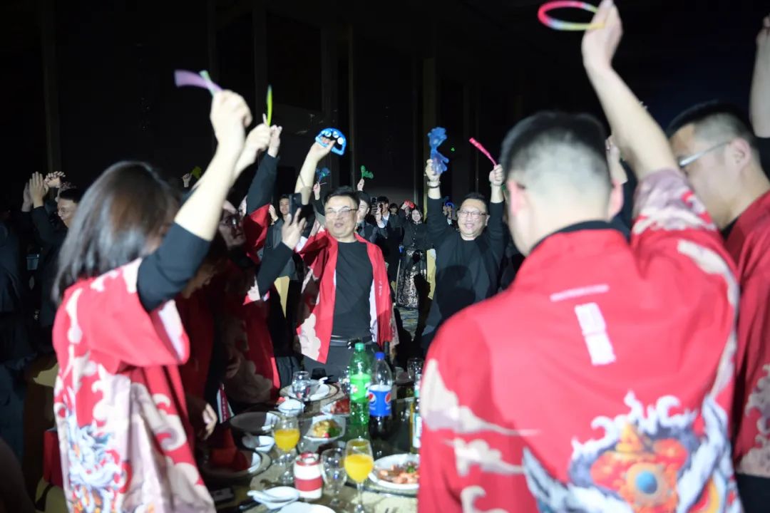 龍騰年·秉初心·創(chuàng)未來(lái)|清風(fēng)裝飾25周年主題年會(huì)圓滿(mǎn)成功！