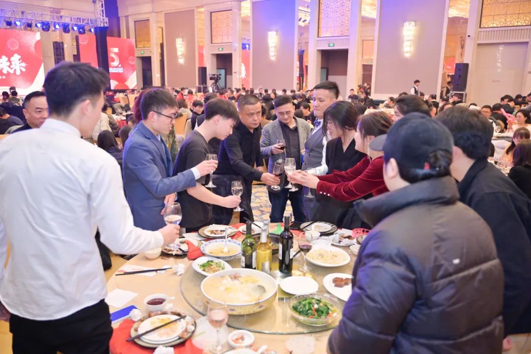 龍騰年·秉初心·創(chuàng)未來(lái)|清風(fēng)裝飾25周年主題年會(huì)圓滿(mǎn)成功！