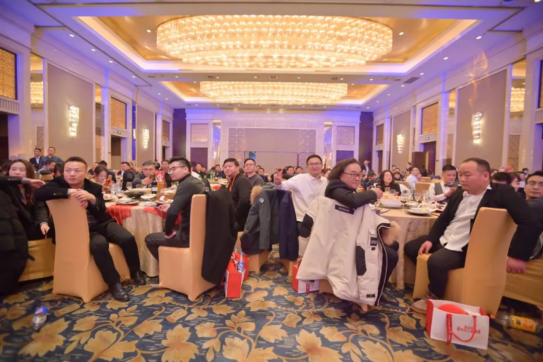 龍騰年·秉初心·創(chuàng)未來(lái)|清風(fēng)裝飾25周年主題年會(huì)圓滿(mǎn)成功！