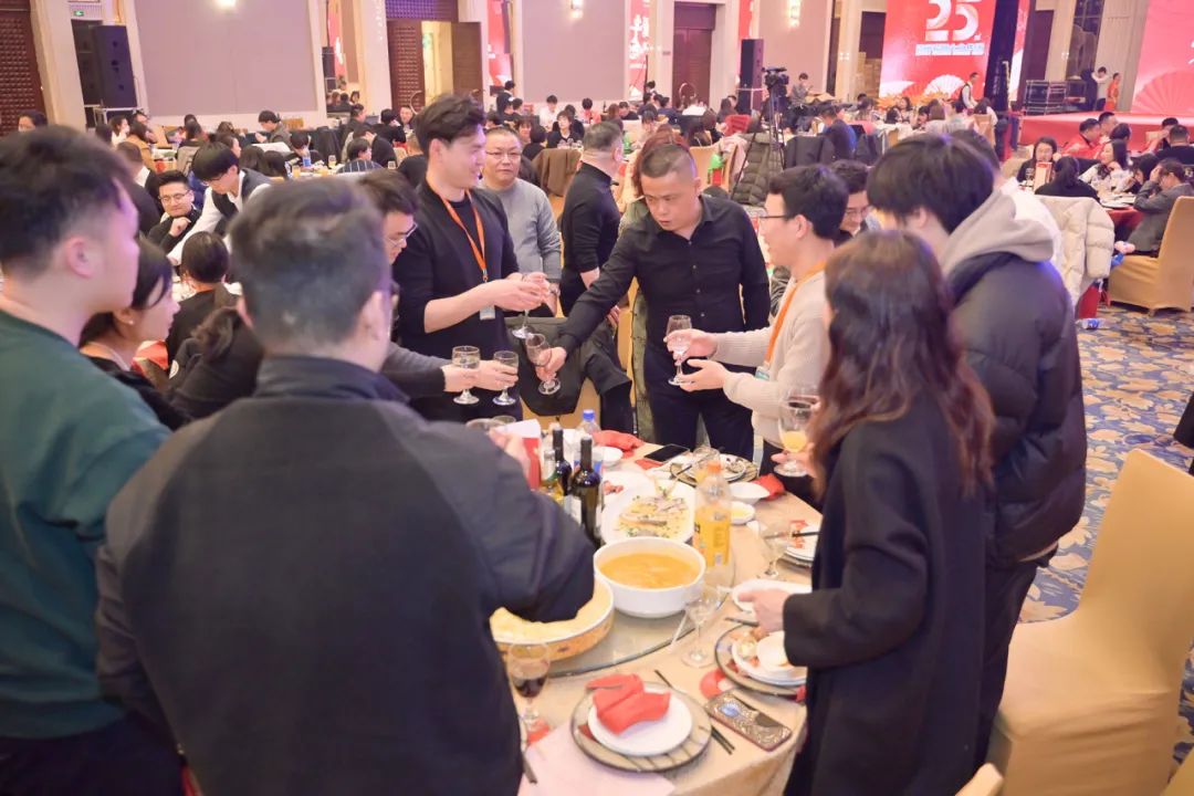 龍騰年·秉初心·創(chuàng)未來(lái)|清風(fēng)裝飾25周年主題年會(huì)圓滿(mǎn)成功！