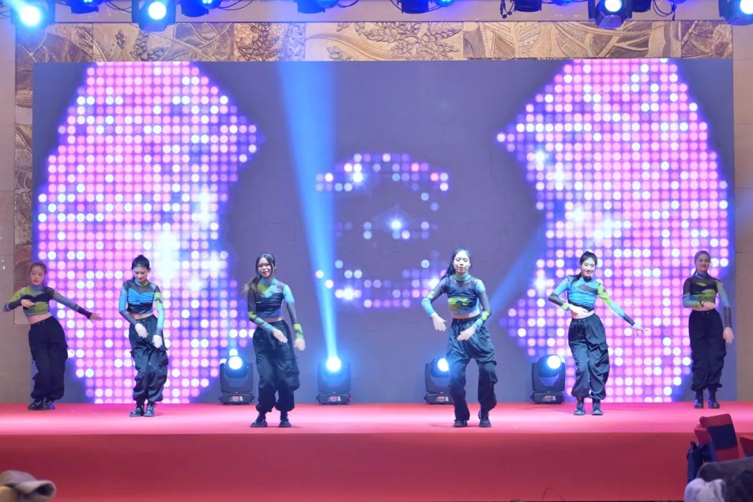 龍騰年·秉初心·創(chuàng)未來(lái)|清風(fēng)裝飾25周年主題年會(huì)圓滿(mǎn)成功！