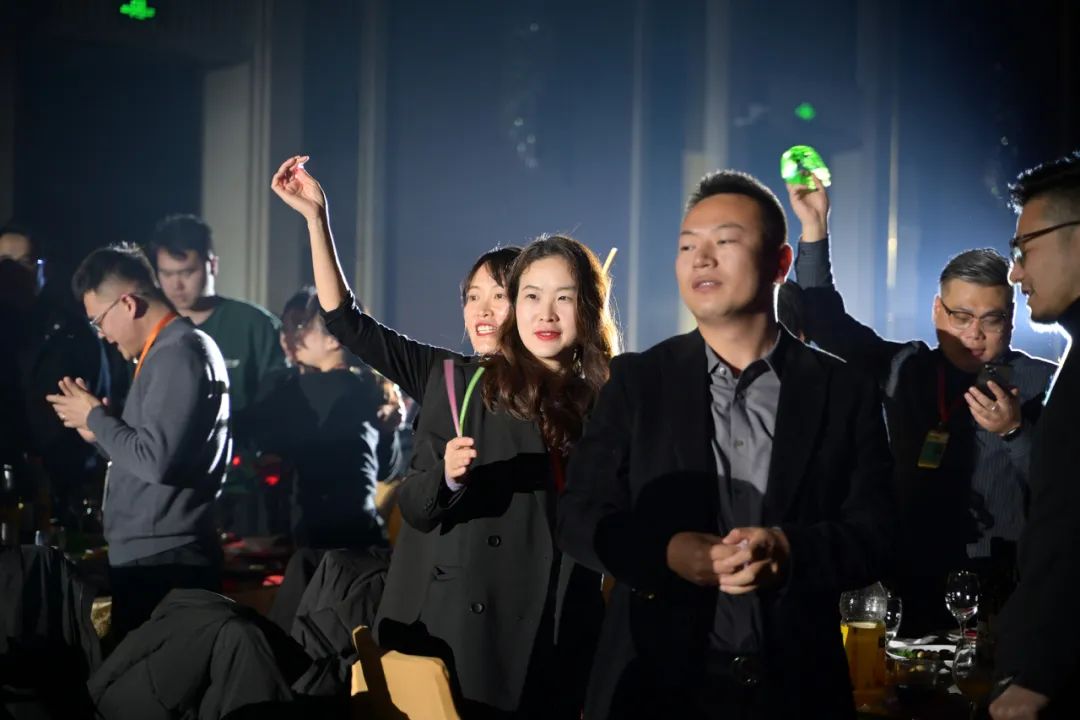 龍騰年·秉初心·創(chuàng)未來(lái)|清風(fēng)裝飾25周年主題年會(huì)圓滿(mǎn)成功！