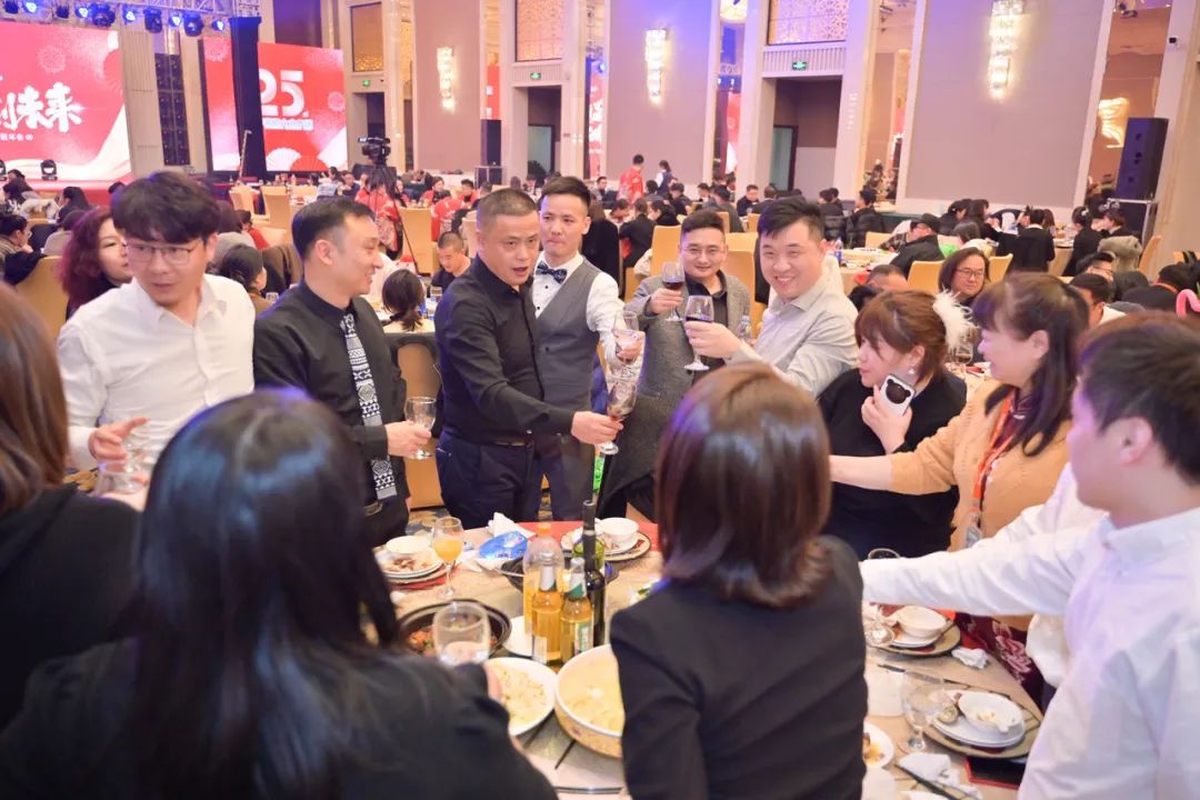龍騰年·秉初心·創(chuàng)未來(lái)|清風(fēng)裝飾25周年主題年會(huì)圓滿(mǎn)成功！