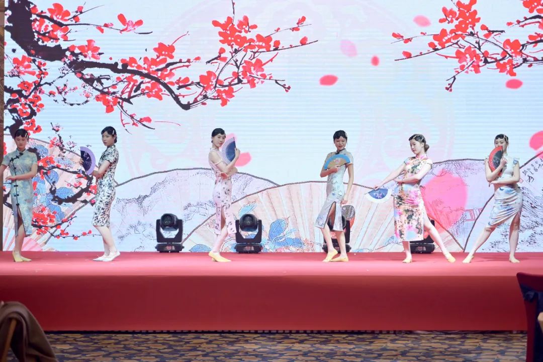 龍騰年·秉初心·創(chuàng)未來(lái)|清風(fēng)裝飾25周年主題年會(huì)圓滿(mǎn)成功！