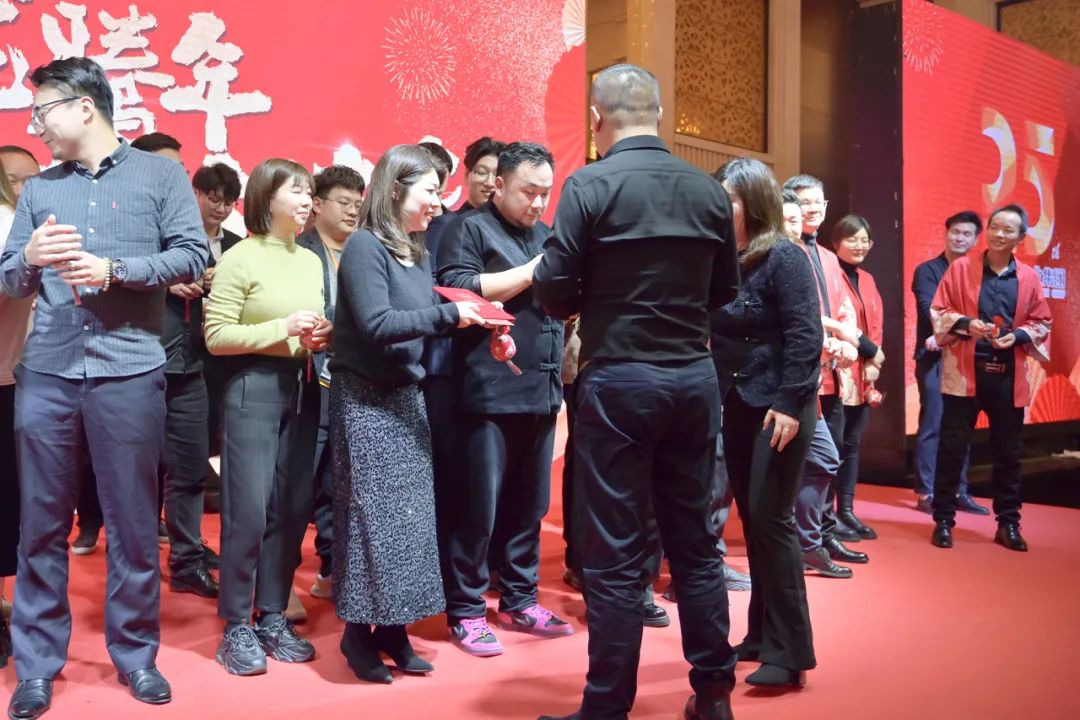 龍騰年·秉初心·創(chuàng)未來(lái)|清風(fēng)裝飾25周年主題年會(huì)圓滿(mǎn)成功！