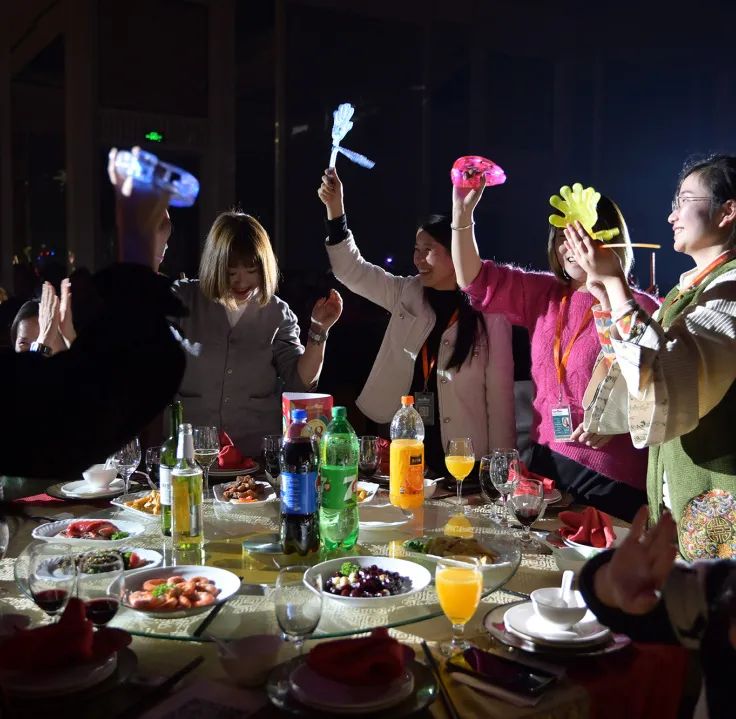 龍騰年·秉初心·創(chuàng)未來(lái)|清風(fēng)裝飾25周年主題年會(huì)圓滿(mǎn)成功！