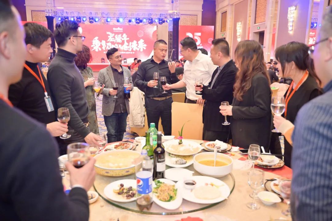 龍騰年·秉初心·創(chuàng)未來(lái)|清風(fēng)裝飾25周年主題年會(huì)圓滿(mǎn)成功！