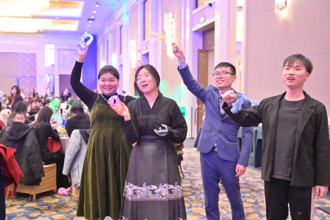 龍騰年·秉初心·創(chuàng)未來(lái)|清風(fēng)裝飾25周年主題年會(huì)圓滿(mǎn)成功！