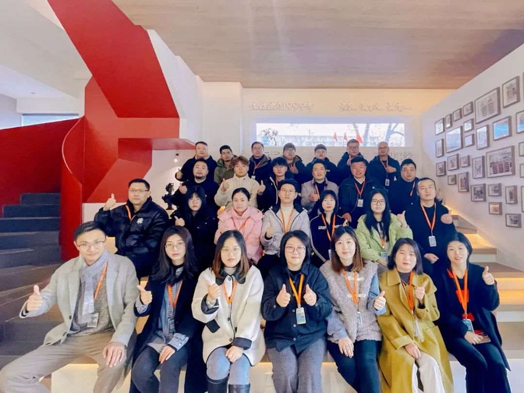 清風(fēng)裝飾企業(yè)集團(tuán)祝大家元旦快樂，2024萬(wàn)事皆勝意！