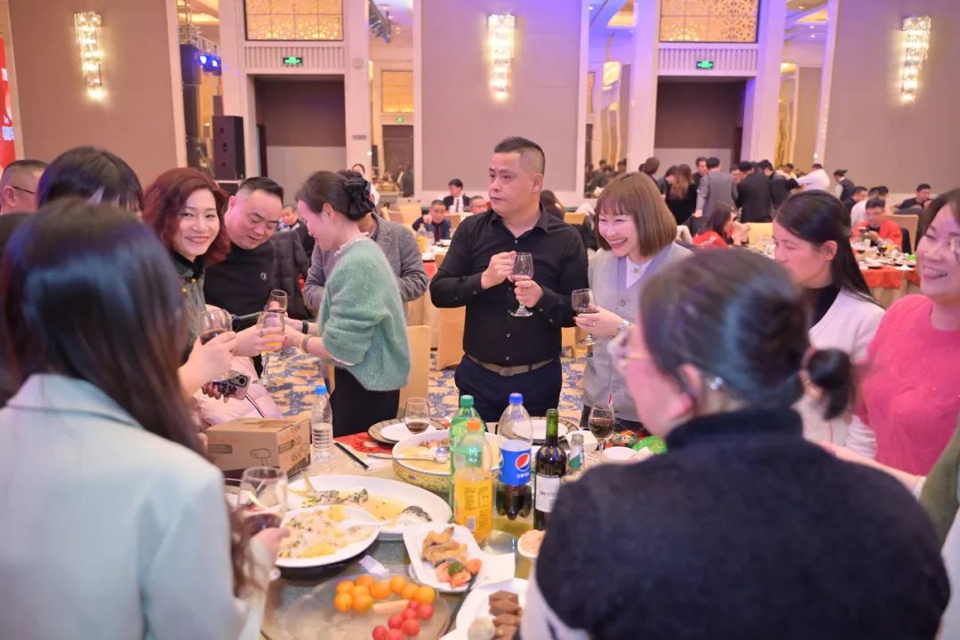 龍騰年·秉初心·創(chuàng)未來(lái)|清風(fēng)裝飾25周年主題年會(huì)圓滿(mǎn)成功！