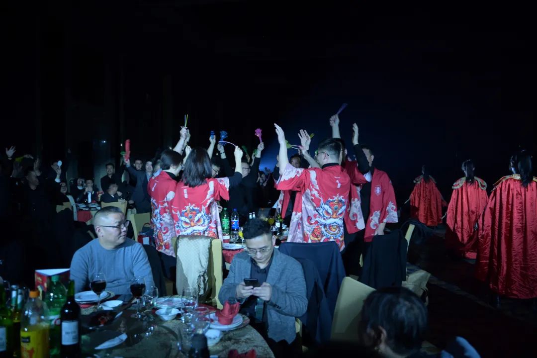 龍騰年·秉初心·創(chuàng)未來(lái)|清風(fēng)裝飾25周年主題年會(huì)圓滿(mǎn)成功！