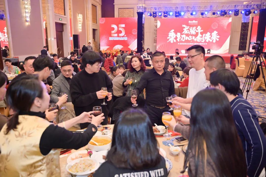 龍騰年·秉初心·創(chuàng)未來(lái)|清風(fēng)裝飾25周年主題年會(huì)圓滿(mǎn)成功！