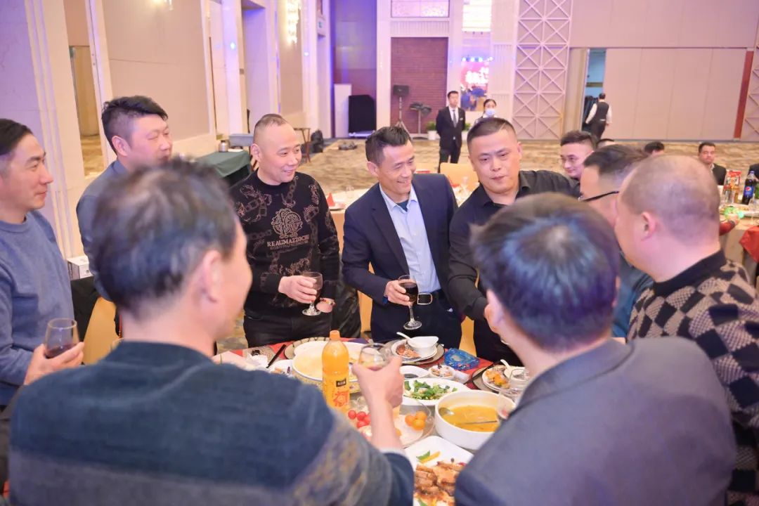 龍騰年·秉初心·創(chuàng)未來(lái)|清風(fēng)裝飾25周年主題年會(huì)圓滿(mǎn)成功！