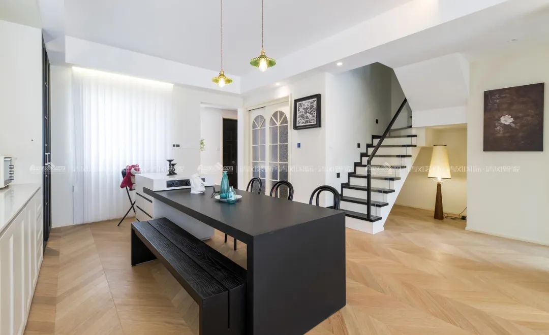 賞·析|300㎡輕法混搭風(fēng)，時尚溫馨感拉滿！