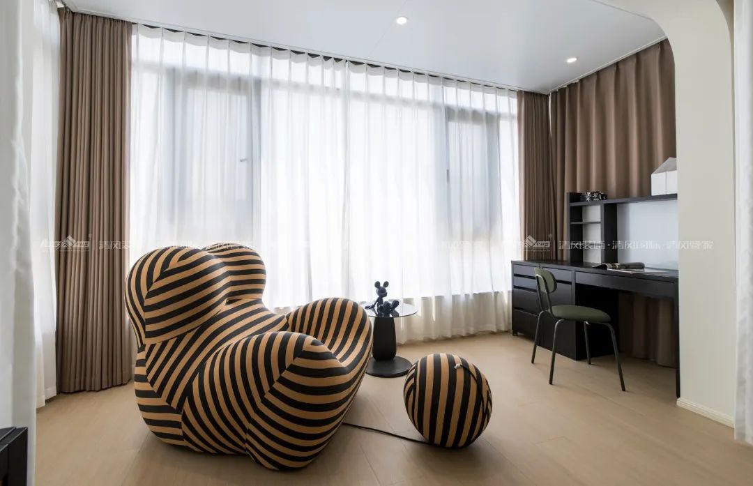 賞·析|300㎡輕法混搭風(fēng)，時尚溫馨感拉滿！