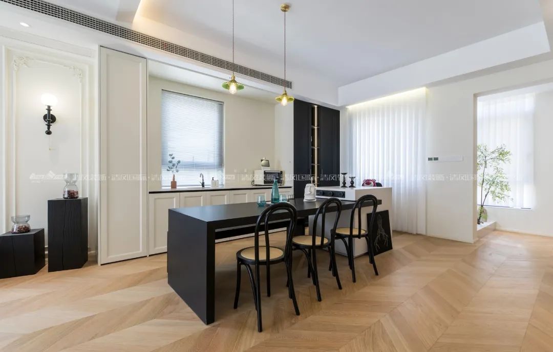 賞·析|300㎡輕法混搭風(fēng)，時(shí)尚溫馨感拉滿！