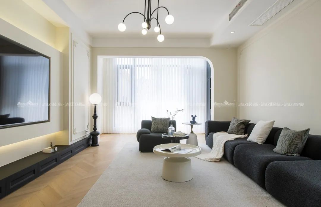 賞·析|300㎡輕法混搭風(fēng)，時(shí)尚溫馨感拉滿！