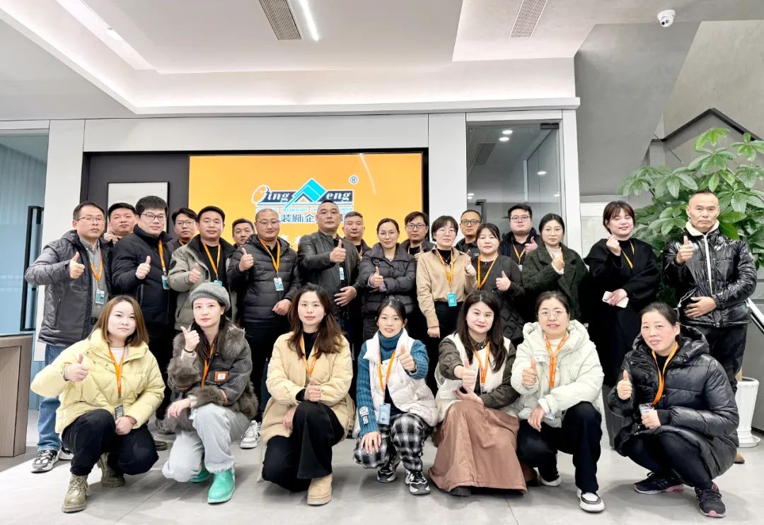 清風(fēng)裝飾企業(yè)集團(tuán)祝大家元旦快樂(lè)，2025鴻運(yùn)當(dāng)頭！