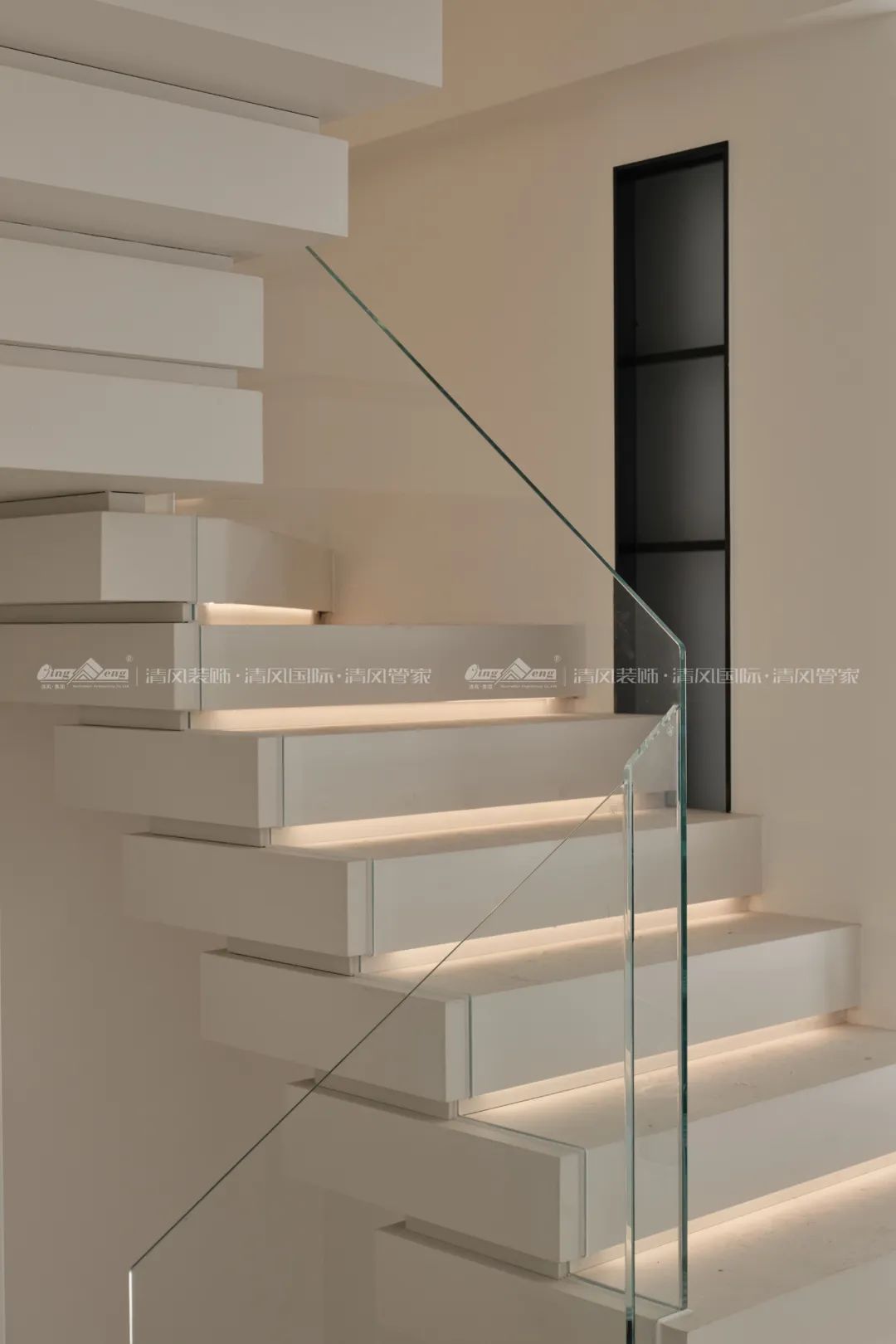 賞·析|289㎡現(xiàn)代極簡(jiǎn)別墅，生活與藝術(shù)的碰撞