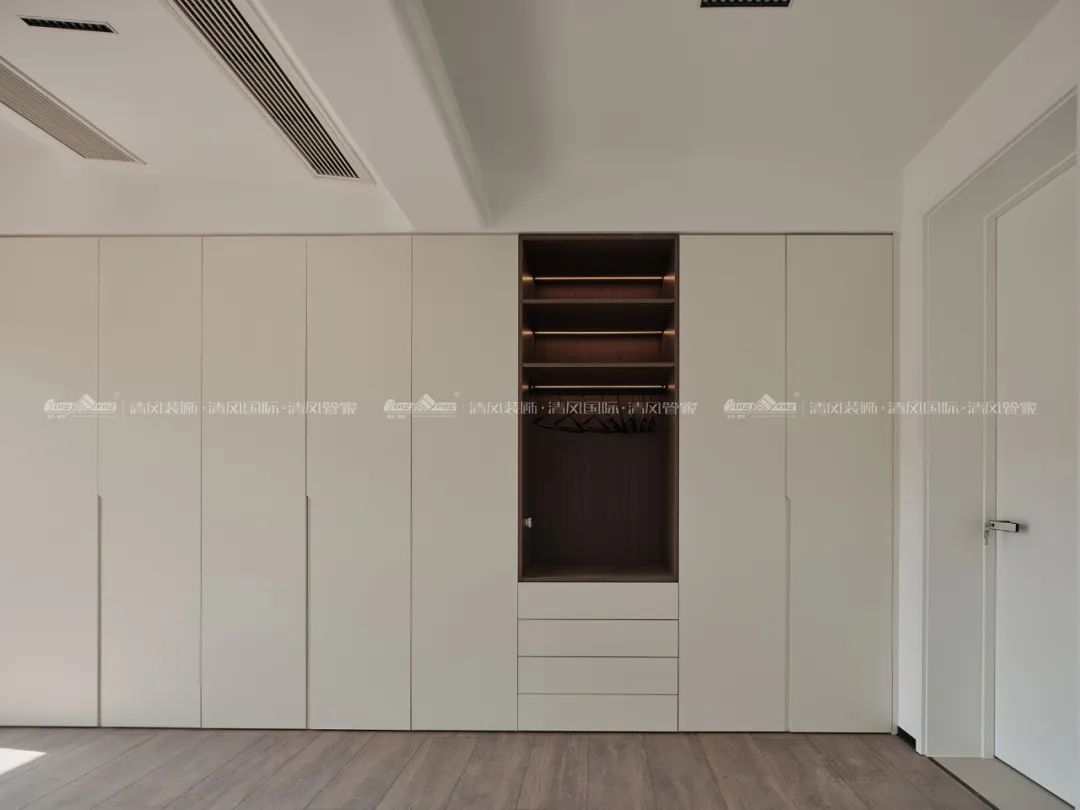 賞·析|289㎡現(xiàn)代極簡(jiǎn)別墅，生活與藝術(shù)的碰撞