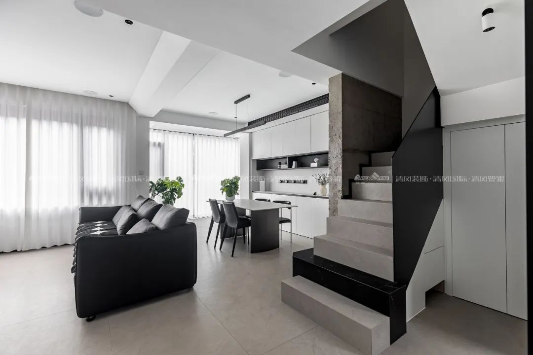 賞·析|289㎡現(xiàn)代極簡(jiǎn)別墅，生活與藝術(shù)的碰撞