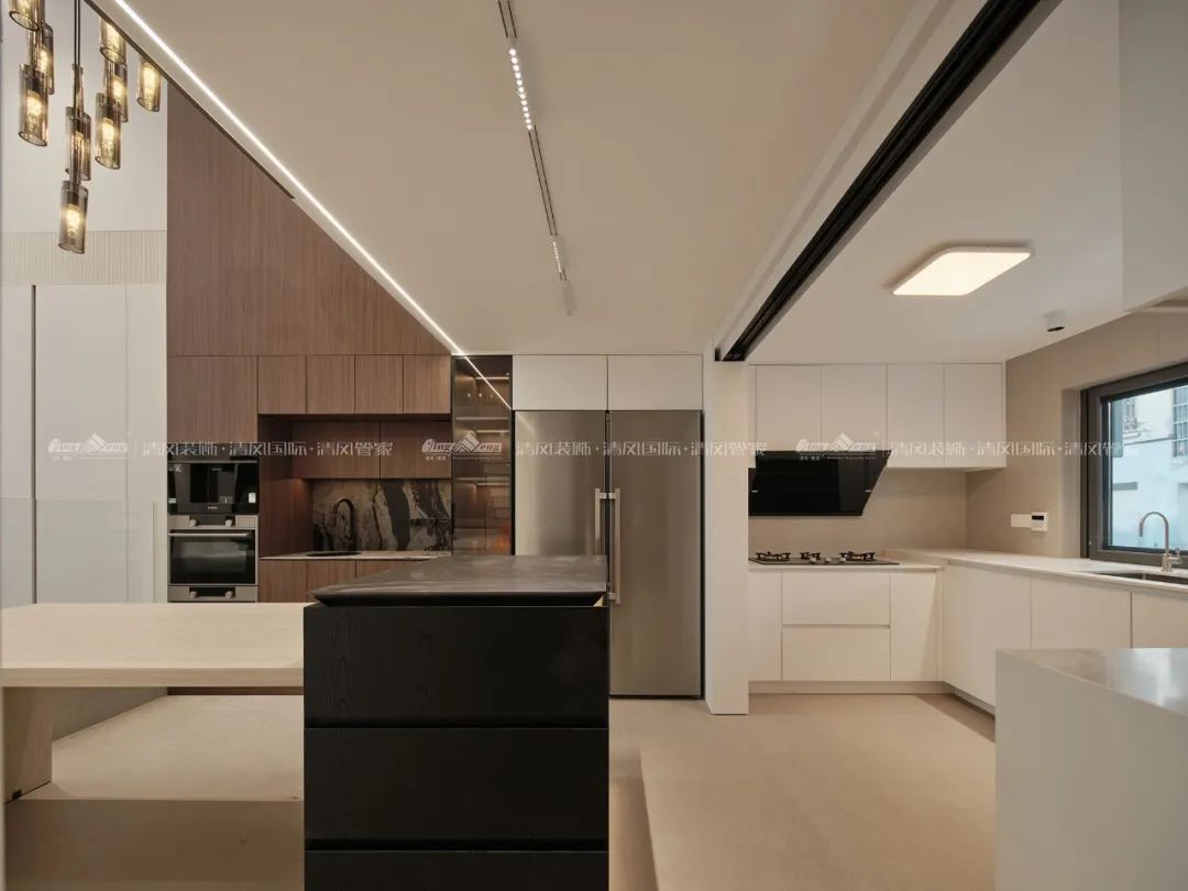 賞·析|289㎡現(xiàn)代極簡(jiǎn)別墅，生活與藝術(shù)的碰撞